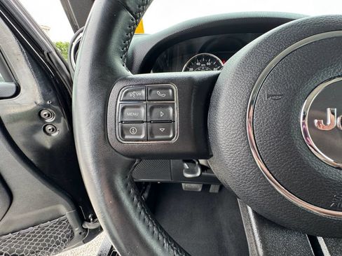 Used 2017 Jeep Wrangler Unlimited Rubicon w/ Connectivity Group AWD/4WD image 22