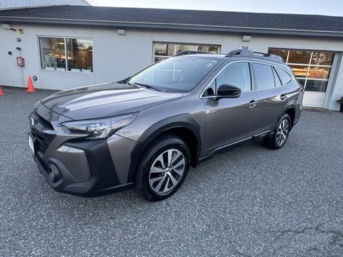 Used 2023 Subaru Outback Premium image 7
