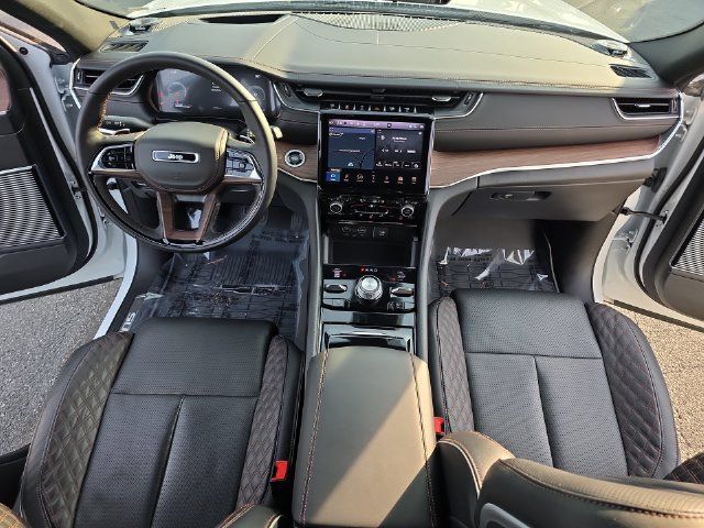 Used 2023 Jeep Grand Cherokee L Summit w/ Advanced Protech Group IV AWD/4WD image 10