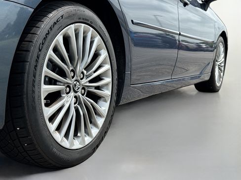 Used 2019 Toyota Avalon Limited w/ Advanced Safety Package FWD image 15