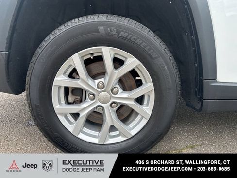 Used 2023 Jeep Grand Cherokee L Limited AWD/4WD image 19
