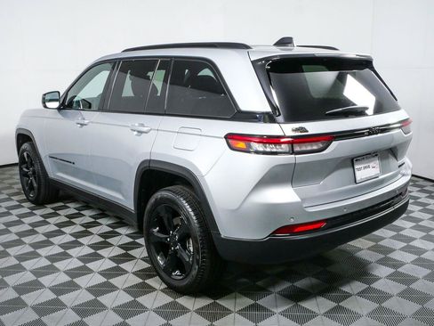 Used 2025 Jeep Grand Cherokee Limited w/ Black Appearance Package RWD image 29