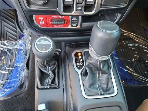 Used 2023 Jeep Gladiator Rubicon w/ Trailer Tow Package AWD/4WD image 12