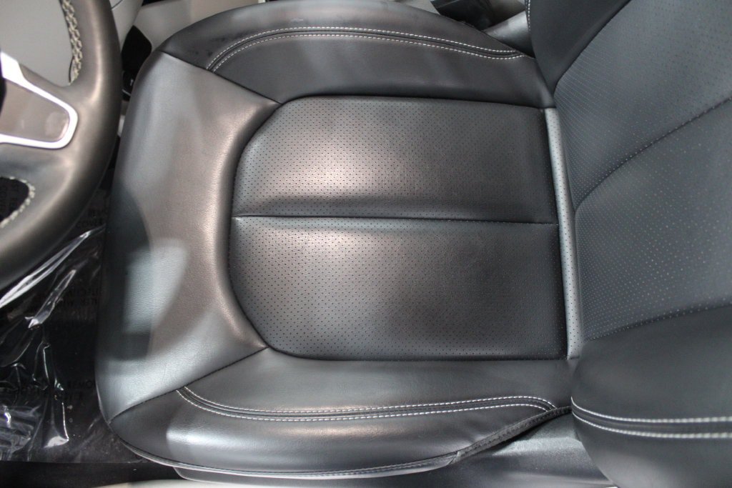Used 2023 Chrysler Pacifica Touring-L FWD image 12