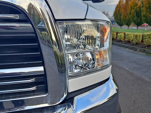 Used 2018 RAM 2500 SLT image 10