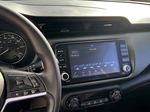 Used 2022 Nissan Kicks SV image 17