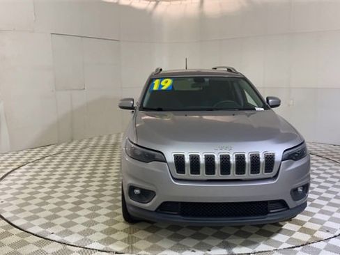 Used 2019 Jeep Cherokee Latitude w/ Cold Weather Group image 3