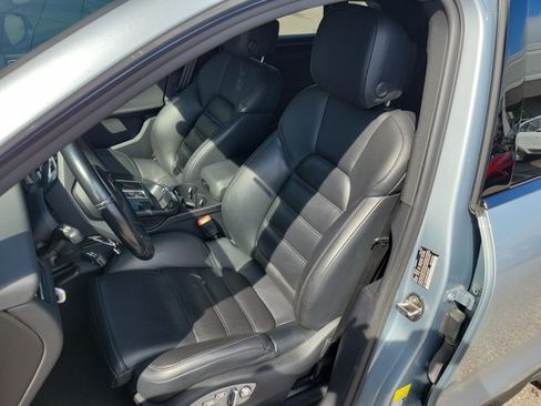 Certified 2023 Porsche Macan S AWD/4WD image 4