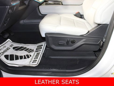 Certified 2025 Ford Expedition Platinum image 10