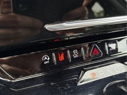 Used 2024 Jeep Wagoneer Series II w/ Flexible Seating Group image 37