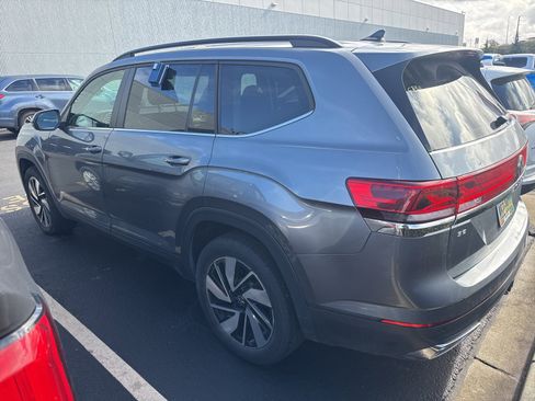 Used 2024 Volkswagen Atlas SE image 3