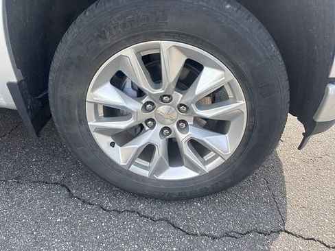 Used 2019 Chevrolet Silverado 1500 Custom w/ Custom Value Package image 5