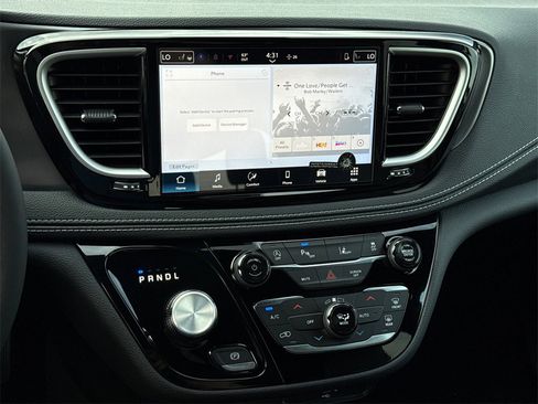 New 2026 Chrysler Pacifica Select w/ S Appearance Package image 30