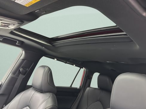 Used 2025 Toyota Highlander Limited AWD/4WD image 15