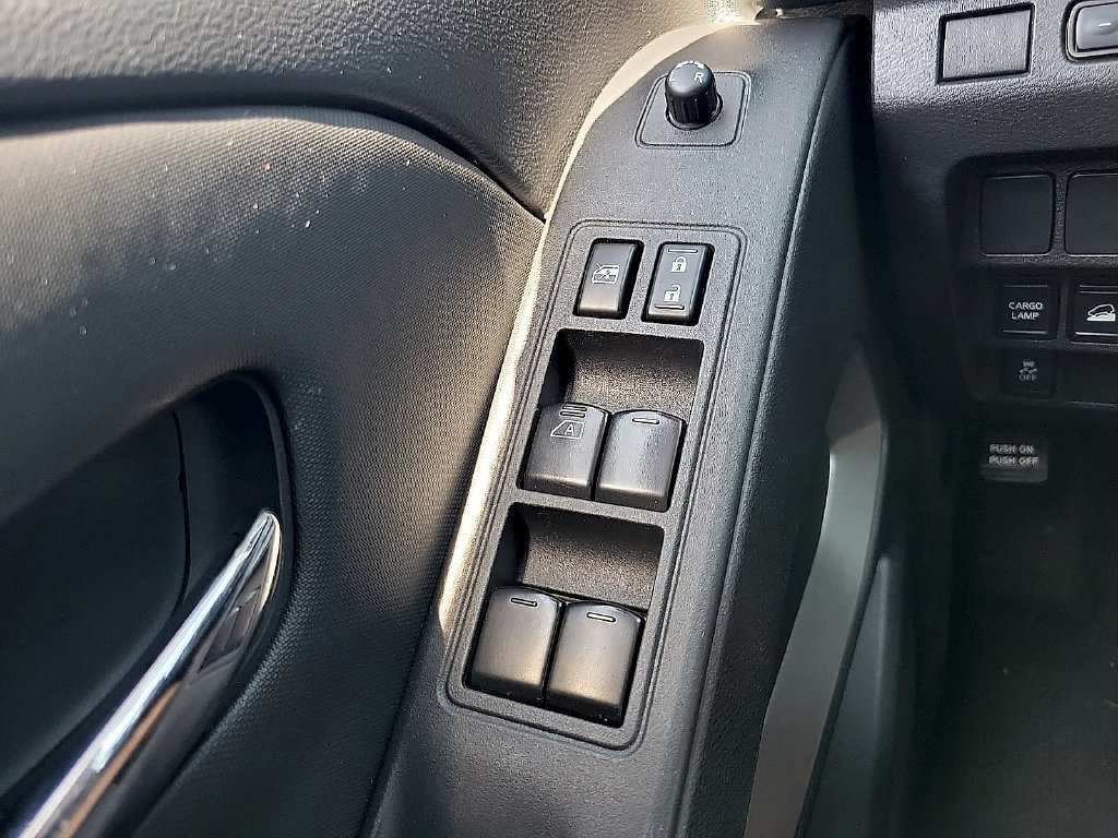 Used 2023 Nissan Frontier SV AWD/4WD image 13