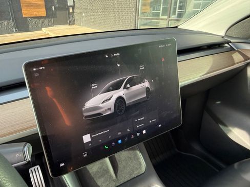 Used 2023 Tesla Model Y Performance image 31