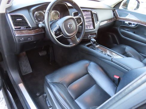 Used 2016 Volvo XC90 T6 Momentum w/ Momentum Plus Package image 7