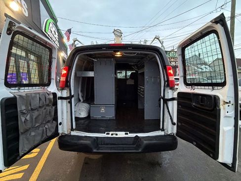 Used 2009 Chevrolet Express 2500 Van 3D image 12