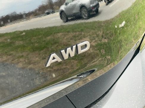 Certified 2025 Nissan Rogue SV image 29