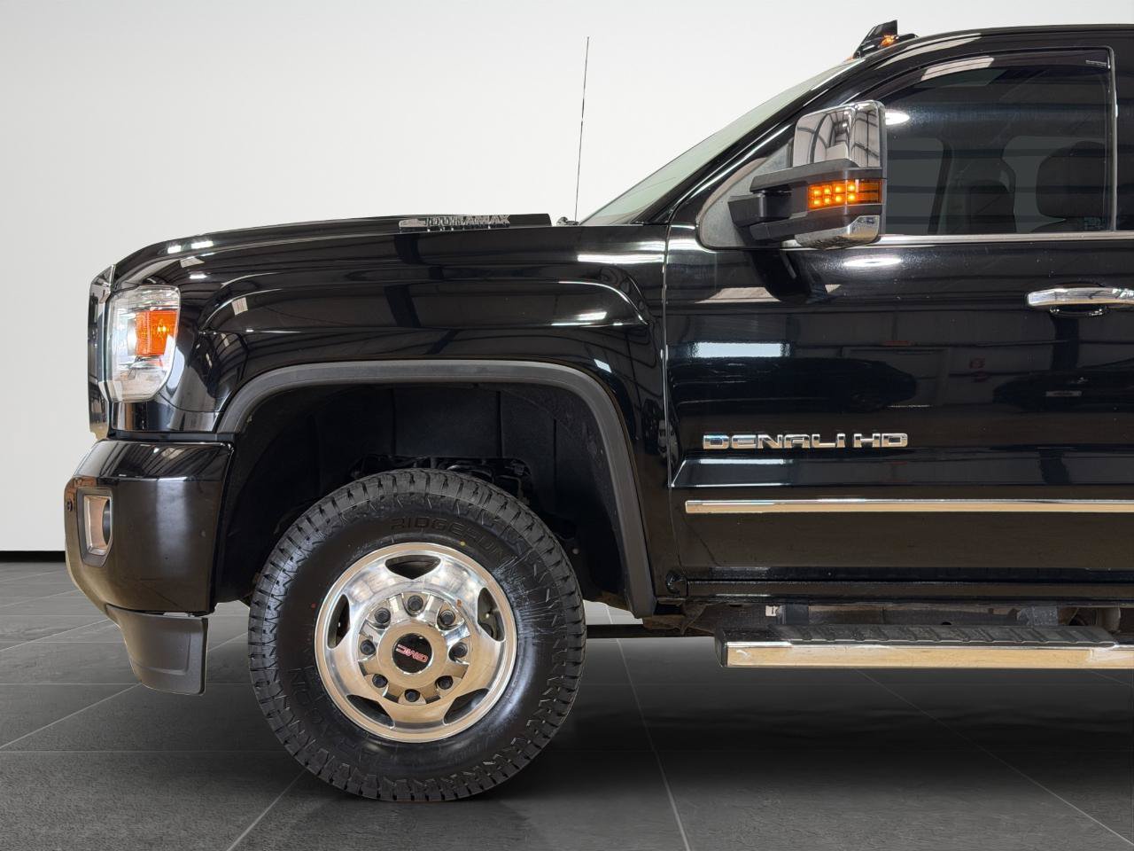 Used 2018 GMC Sierra 3500 Denali w/ Duramax Plus Package AWD/4WD image 4