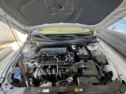 Used 2025 Hyundai Elantra Limited FWD image 35
