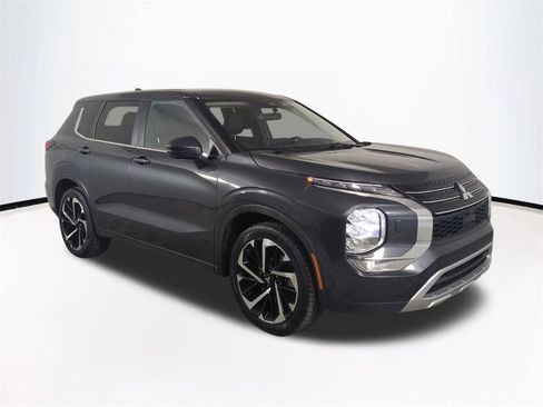 Used 2024 Mitsubishi Outlander SE Black Edition AWD/4WD image 2