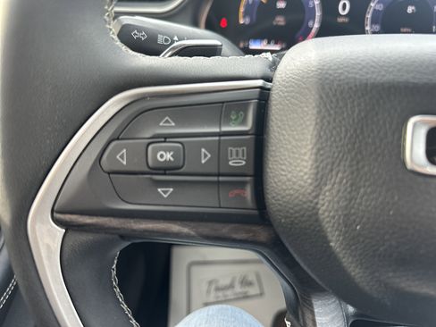 Used 2023 Jeep Grand Cherokee Limited image 18