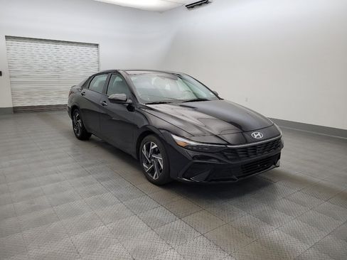 Used 2025 Hyundai Elantra Sport FWD image 13