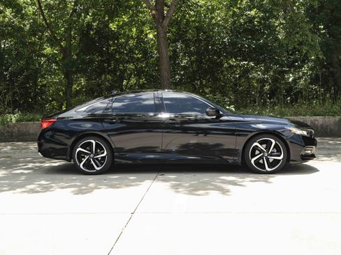 Used 2020 Honda Accord Sport image 10