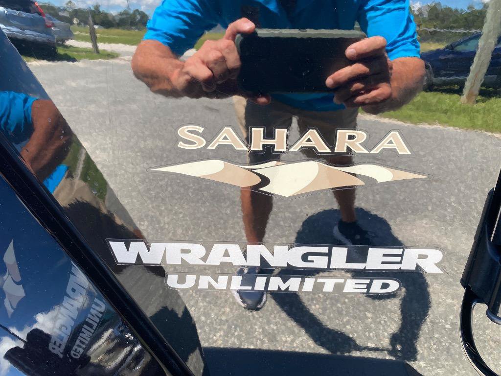 Used 2012 Jeep Wrangler Unlimited Sahara w/ Connectivity Group AWD/4WD image 39