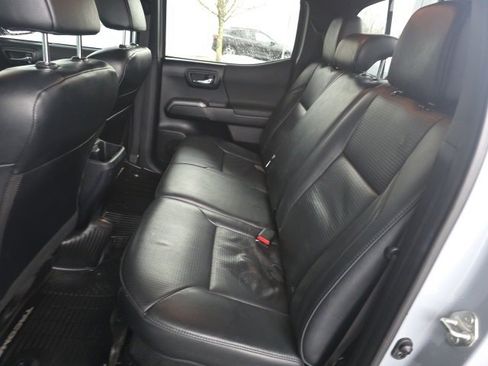 Used 2019 Toyota Tacoma Limited image 18