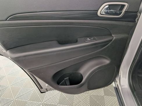 Used 2020 Jeep Grand Cherokee Laredo RWD image 26