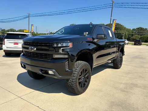 Used 2021 Chevrolet Silverado 1500 LT Trail Boss w/ Convenience Package II AWD/4WD image 2