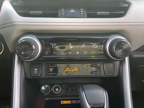 Used 2025 Toyota RAV4 Limited image 38