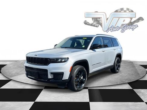 Used 2023 Jeep Grand Cherokee L Laredo image 2