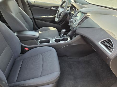 Used 2019 Chevrolet Cruze LT w/ Convenience Package FWD image 32