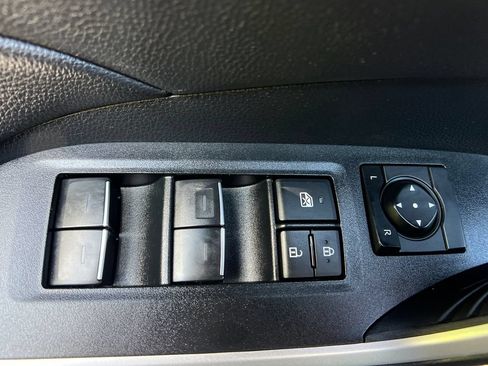 Used 2025 Toyota RAV4 XLE AWD/4WD image 12