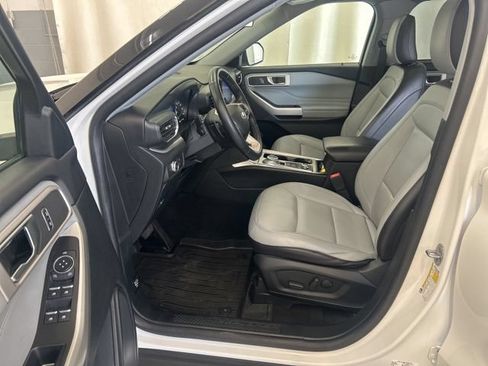 Used 2021 Ford Explorer XLT w/ Equipment Group 202A AWD/4WD image 11