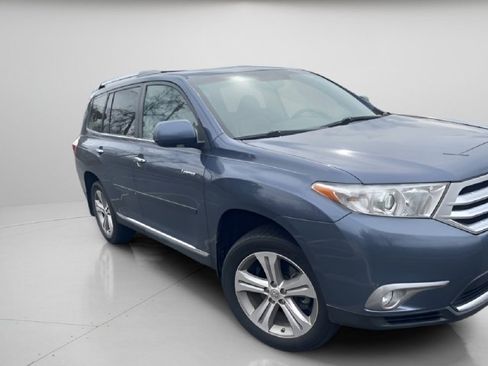 Used 2012 Toyota Highlander Limited w/ Tow Pkg image 3