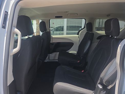 Used 2023 Chrysler Voyager LX FWD image 6