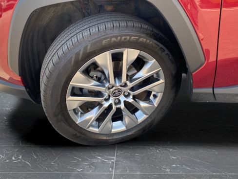 Used 2021 Toyota RAV4 XLE Premium AWD/4WD image 39