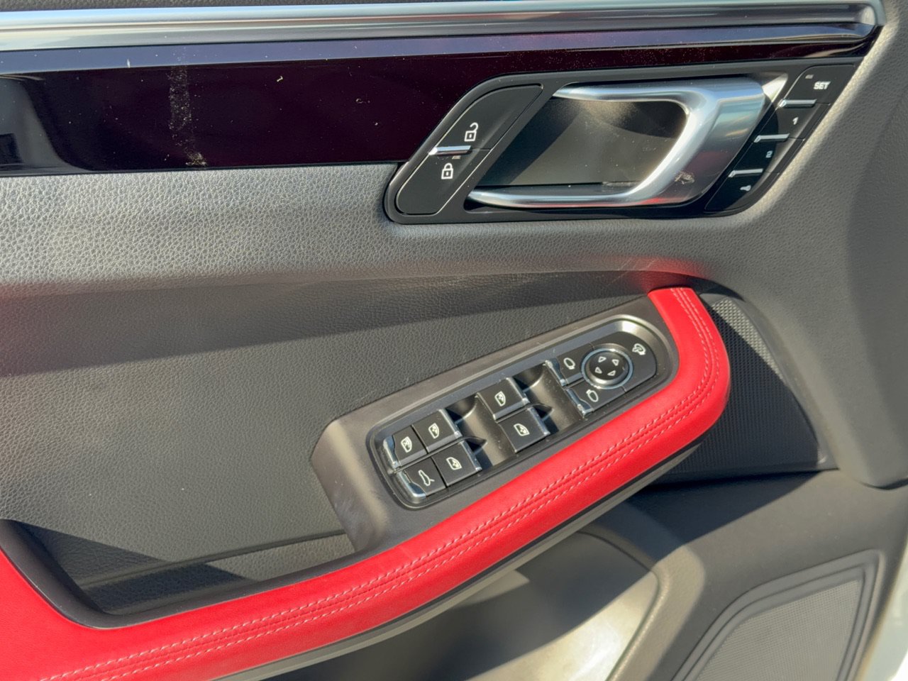 Certified 2023 Porsche Macan AWD/4WD image 15