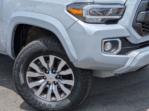 Used 2021 Toyota Tacoma Limited w/ Blackout Package (TMS) AWD/4WD image 10