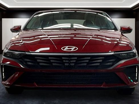 Used 2024 Hyundai Elantra SEL image 2