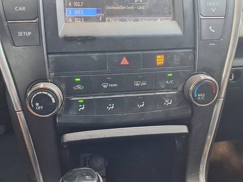 Used 2017 Toyota Camry SE FWD image 15