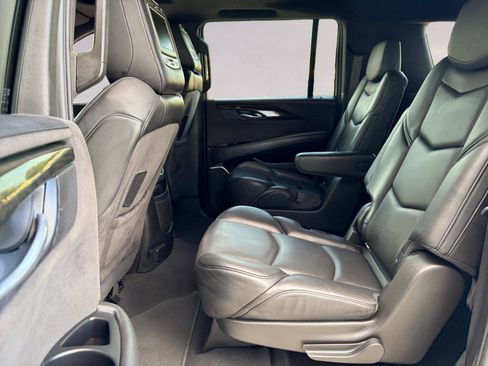 Used 2018 Cadillac Escalade ESV Platinum RWD image 13