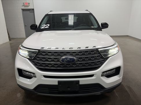Used 2022 Ford Explorer XLT w/ Equipment Group 202A AWD/4WD image 10