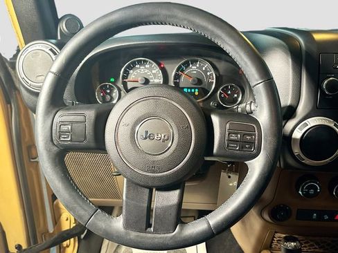 Used 2013 Jeep Wrangler Unlimited Sahara image 12