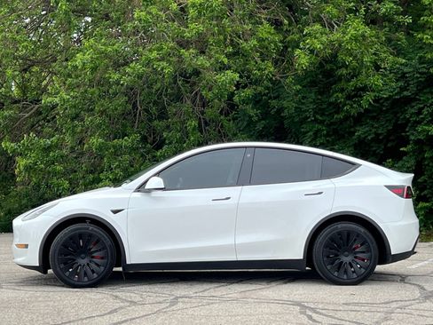 Used 2023 Tesla Model Y Long Range AWD/4WD image 2