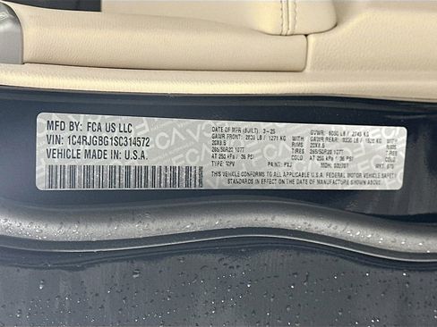 New 2025 Jeep Grand Cherokee Limited image 19